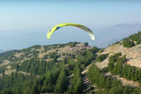 صورة لرياضة الـParagliding في الشوف تصوير المصور كميل الريس