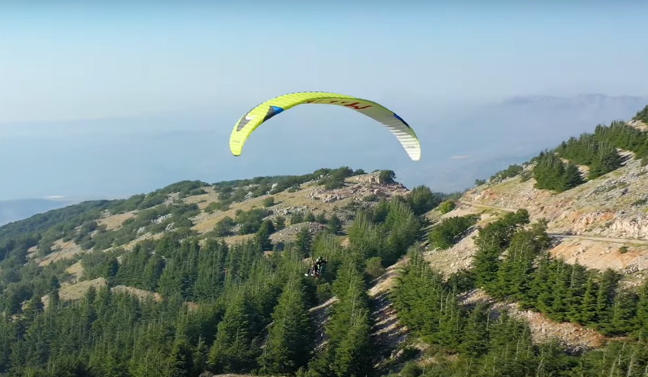 صورة لرياضة الـParagliding في الشوف تصوير المصور كميل الريس