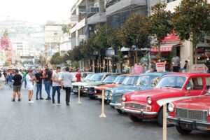 معرض السيارات القديمة في النبطية